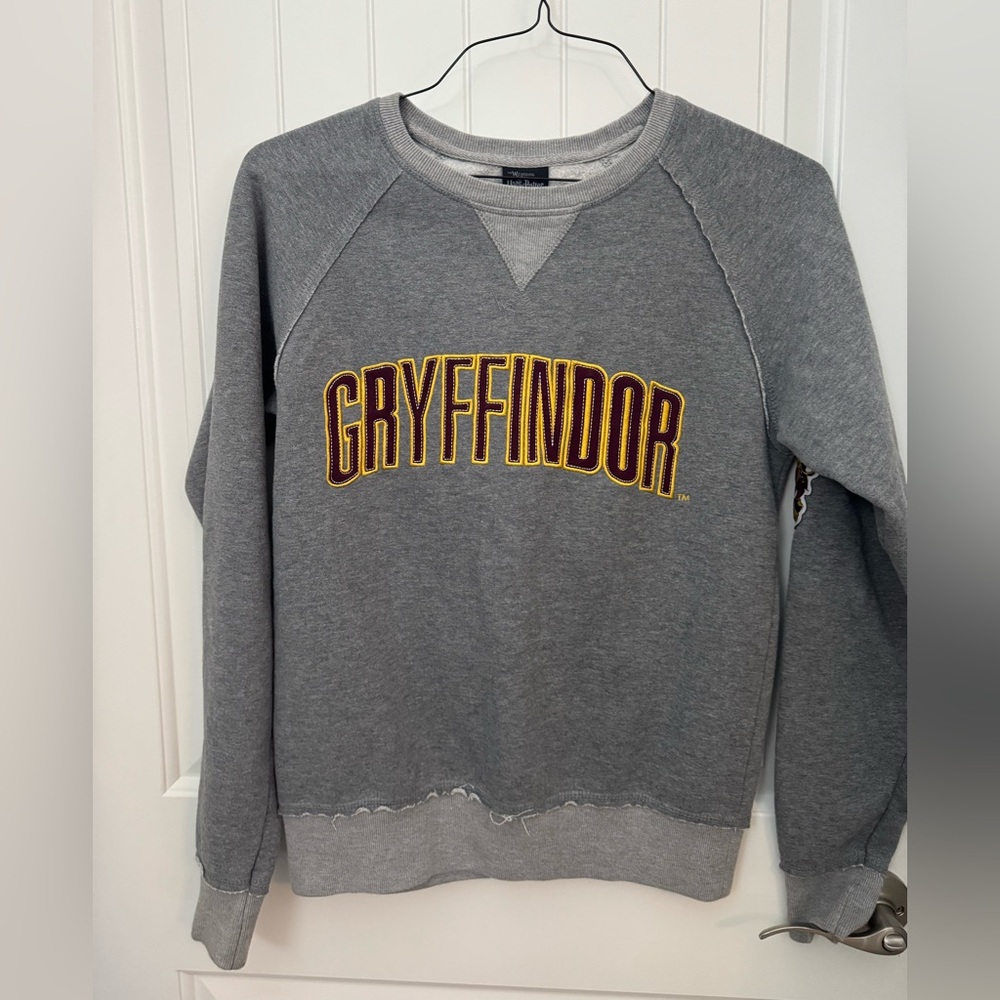 Gryffindor Gray Sweater unisex size small.